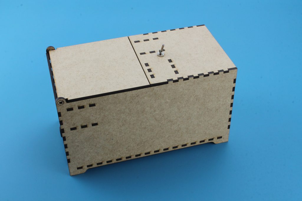 Useless Machine Arduino – A caixa inútil em MDF