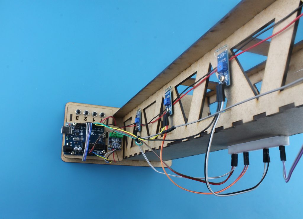 Projeto Elevador Arduino com Central de Distribuição de Energia