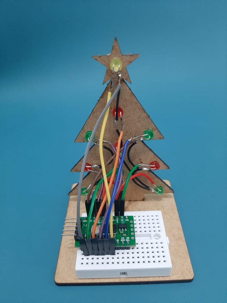 Árvore de Natal DIY com Arduino e componentes soldados