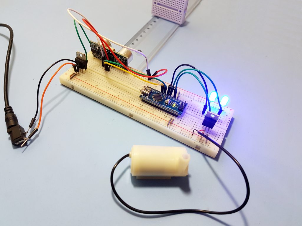 Dispenser Automático de Álcool Gel com Arduino e Sensor Ultrassônico