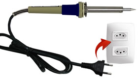 Ferro de solda ligado diretamente com uma tomada 